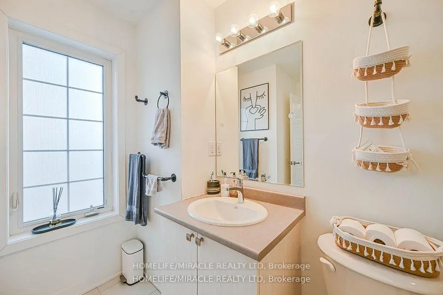 Photo 39 of 17 Selfridge Way, Whitby, Downtown Whitby — HOMEH