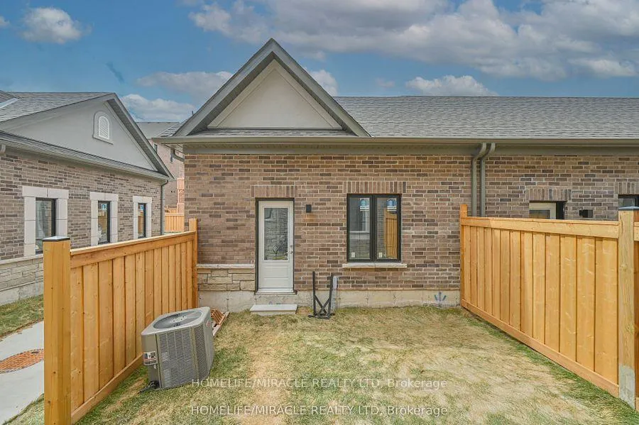Photo 43 of 17 Selfridge Way, Whitby, Downtown Whitby — HOMEH