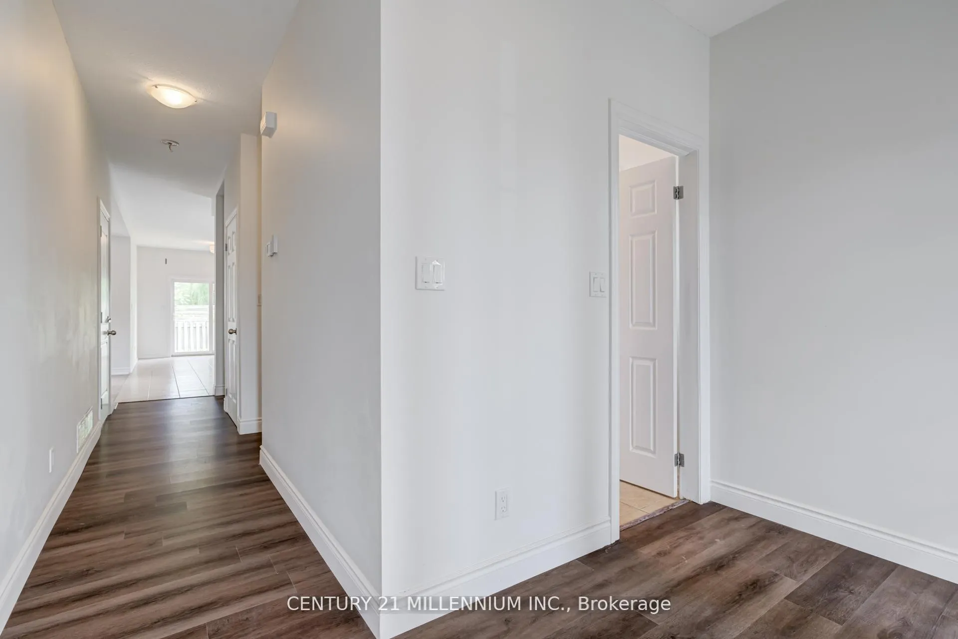 Photo 5 of 38 Kent Street, St. Catharines, Western Hill — HOMEH