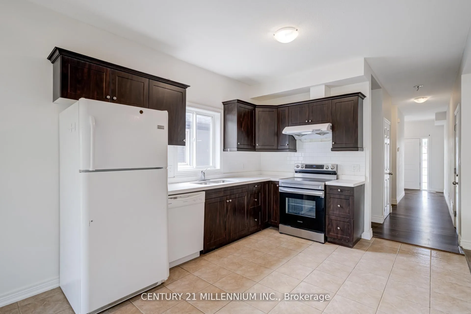Photo 10 of 38 Kent Street, St. Catharines, Western Hill — HOMEH