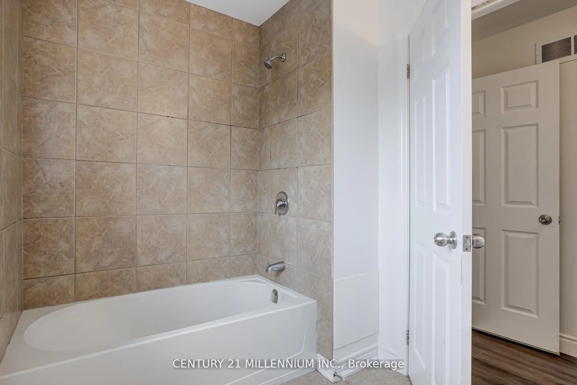 Photo 24 of 38 Kent Street, St. Catharines, Western Hill — HOMEH