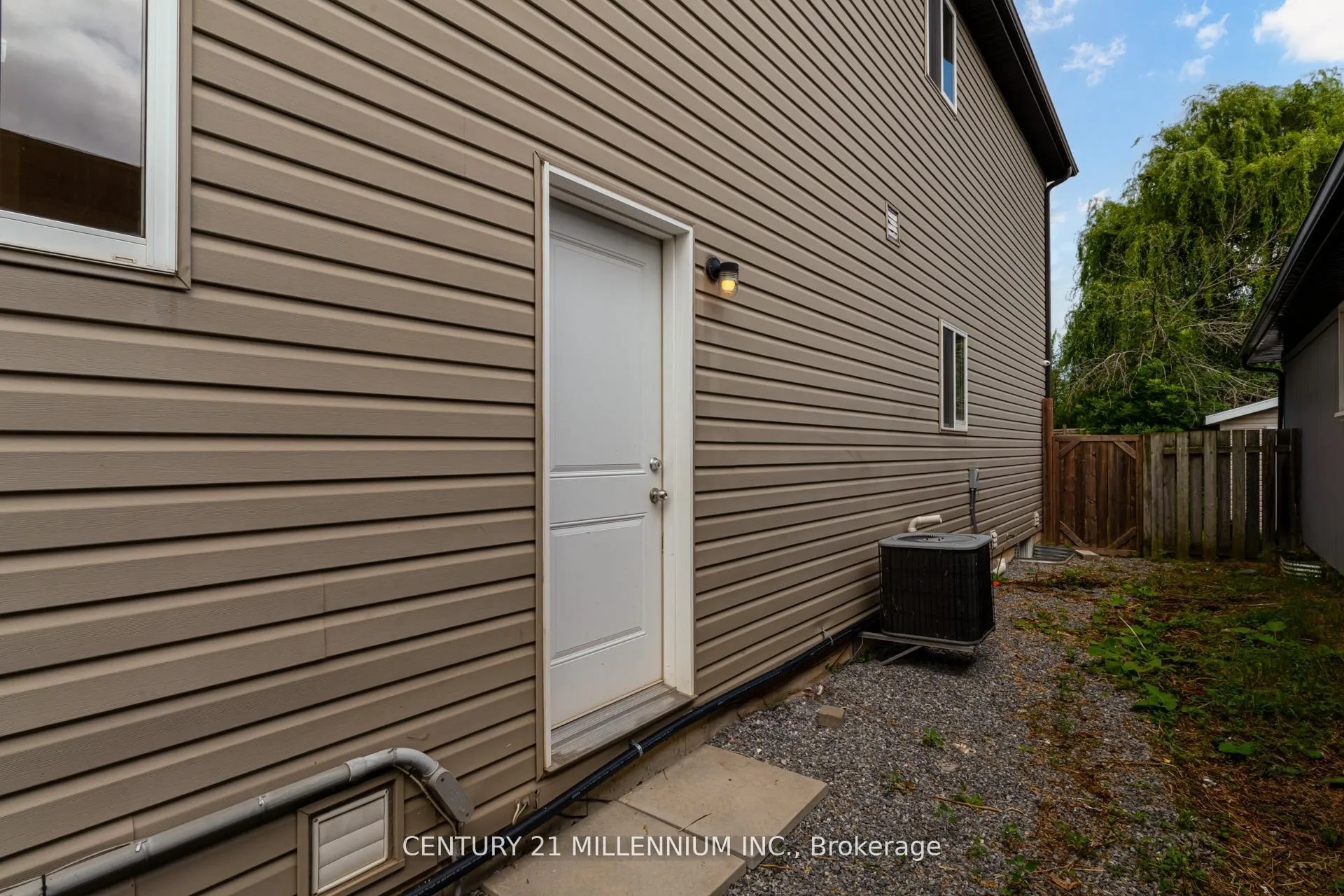 Photo 34 of 38 Kent Street, St. Catharines, Western Hill — HOMEH