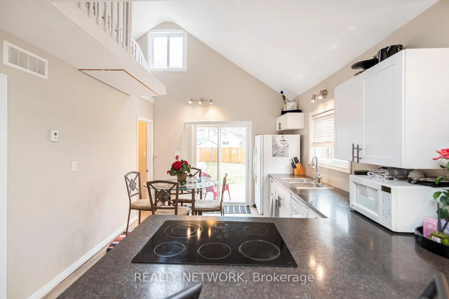 Photo 12 of 30 Mcalpine Avenue S, Welland, Lincoln/Crowland — HOMEH