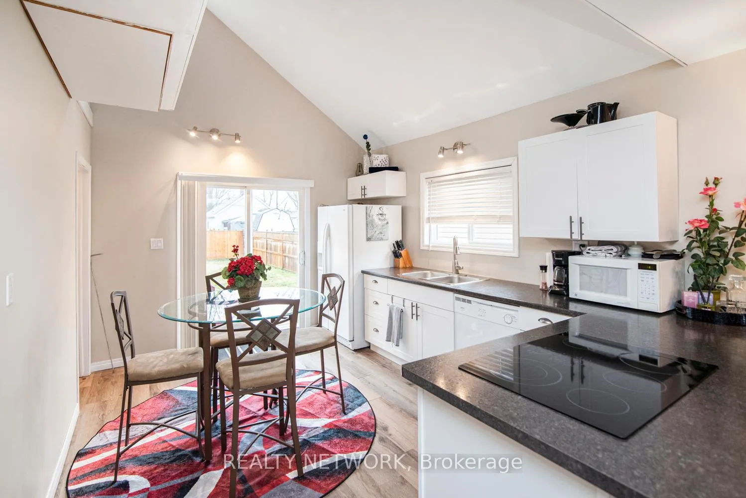 Photo 17 of 30 Mcalpine Avenue S, Welland, Lincoln/Crowland — HOMEH