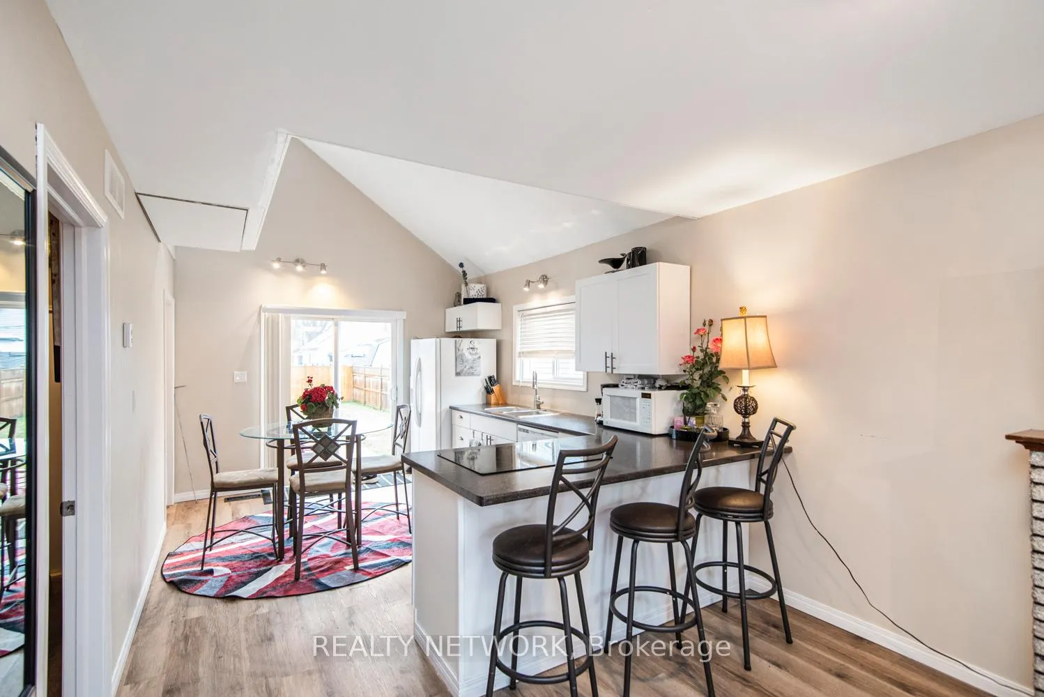 Photo 18 of 30 Mcalpine Avenue S, Welland, Lincoln/Crowland — HOMEH