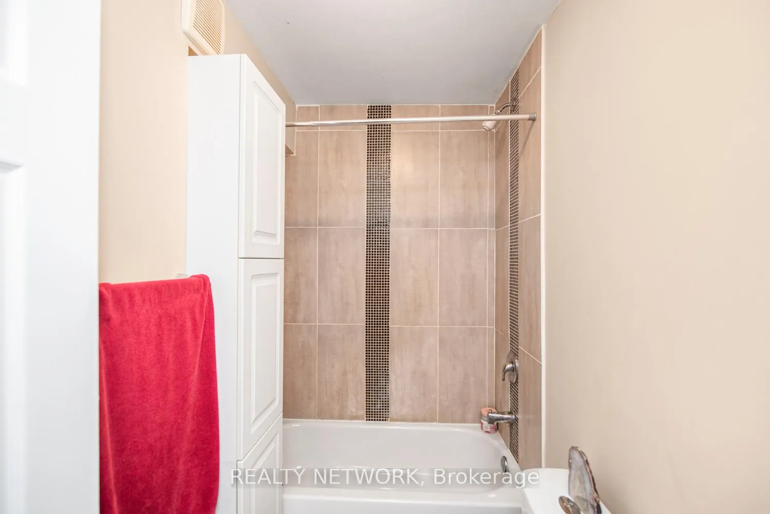 Photo 25 of 30 Mcalpine Avenue S, Welland, Lincoln/Crowland — HOMEH