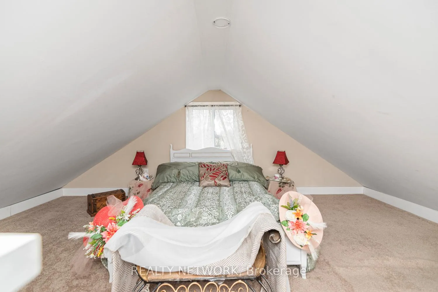 Photo 27 of 30 Mcalpine Avenue S, Welland, Lincoln/Crowland — HOMEH