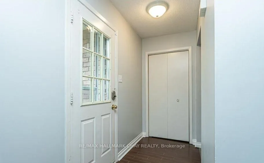 Photo 2 of Unit main floor, 33 B Grove Street E, Barrie, Wellington — HOMEH