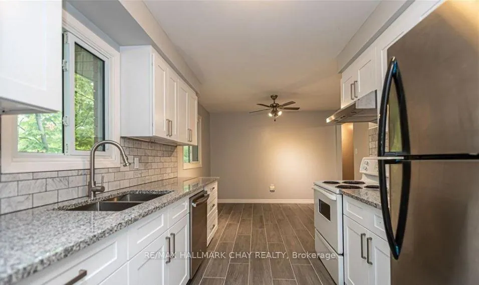 Photo 5 of Unit main floor, 33 B Grove Street E, Barrie, Wellington — HOMEH