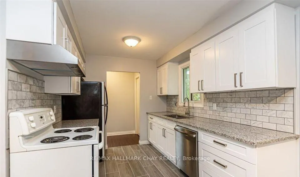 Photo 6 of Unit main floor, 33 B Grove Street E, Barrie, Wellington — HOMEH