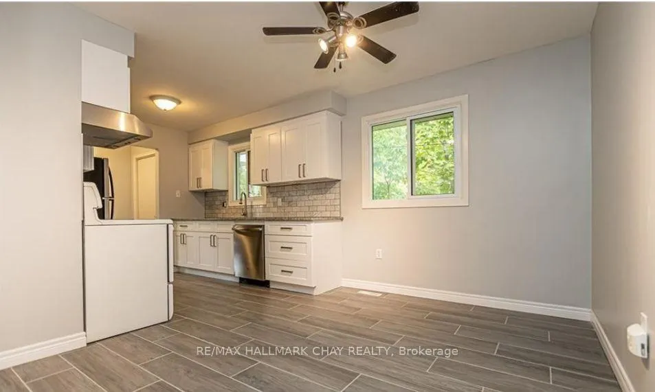 Photo 7 of Unit main floor, 33 B Grove Street E, Barrie, Wellington — HOMEH