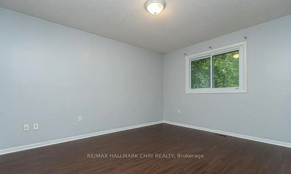 Photo 8 of Unit main floor, 33 B Grove Street E, Barrie, Wellington — HOMEH