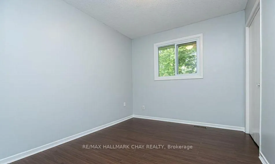 Photo 9 of Unit main floor, 33 B Grove Street E, Barrie, Wellington — HOMEH