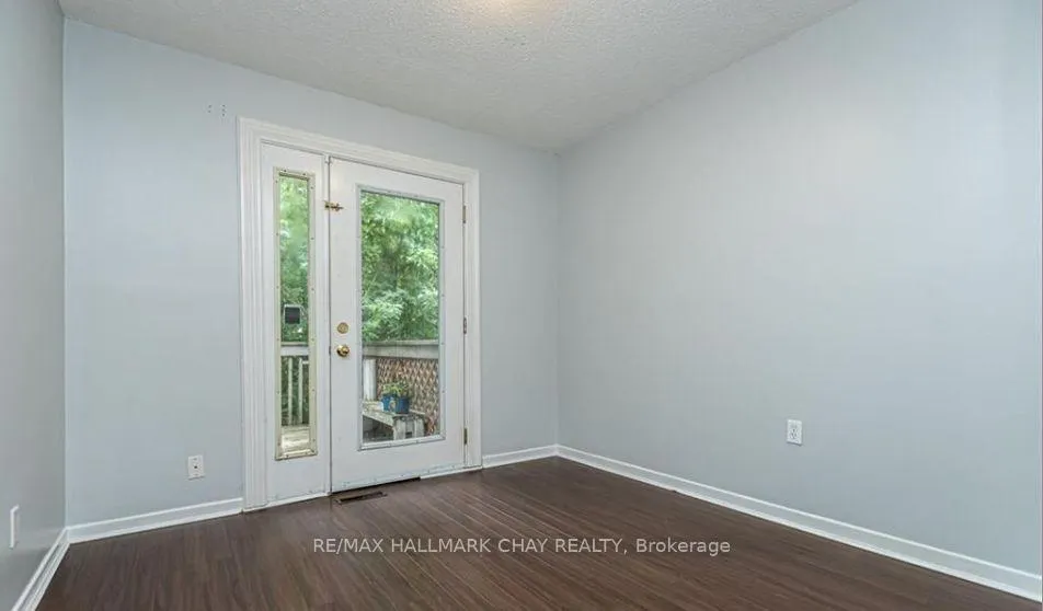 Photo 10 of Unit main floor, 33 B Grove Street E, Barrie, Wellington — HOMEH