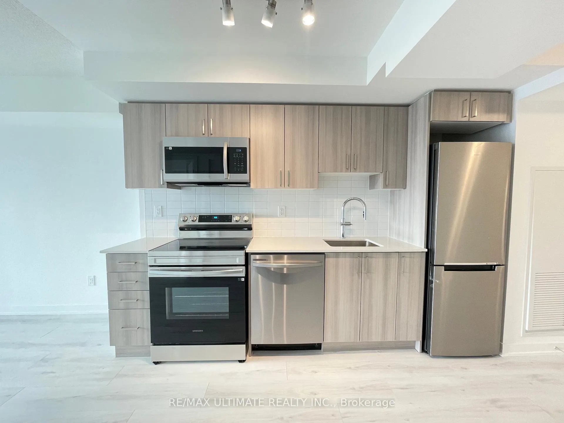 Photo 3 of Unit 2309, 1010 Sandy Beach Road, Pickering, Bay Ridges — HOMEH
