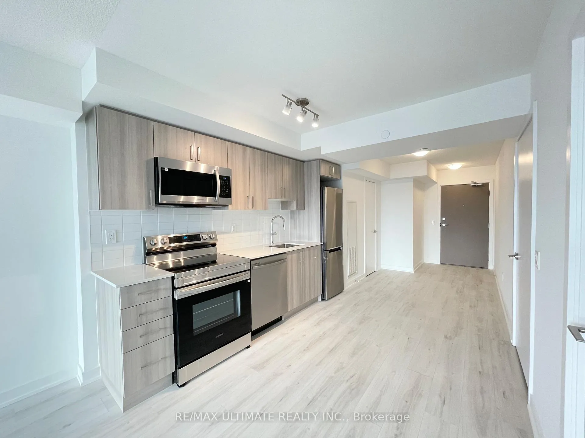Photo 4 of Unit 2309, 1010 Sandy Beach Road, Pickering, Bay Ridges — HOMEH