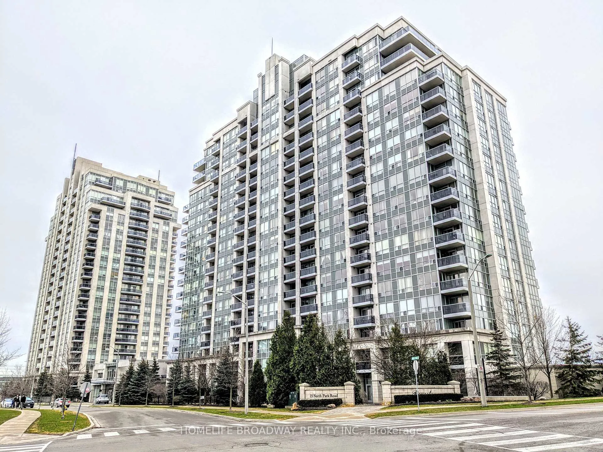 Front of Unit 907, 15 North Park Road