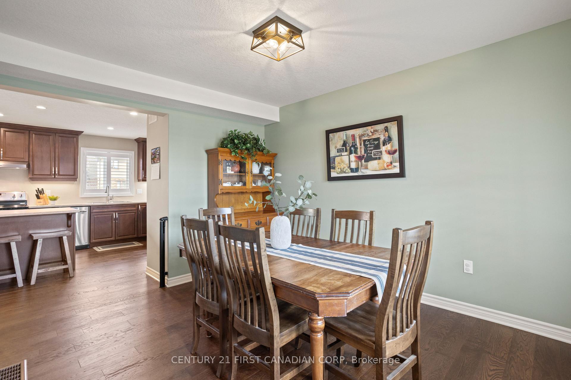 Photo 18 of 168 Watson Street, Lucan Biddulph, Lucan — HOMEH