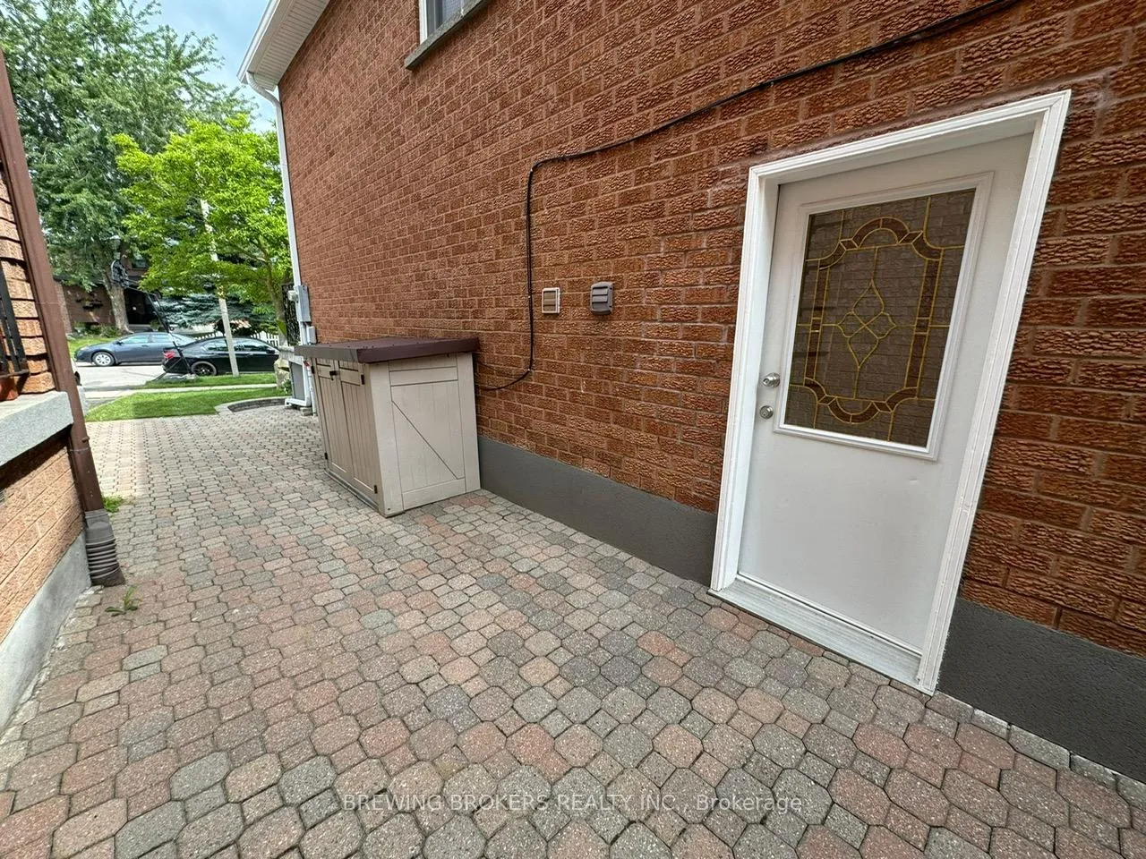 Photo 2 of 42 Keefer Court, Vaughan, Brownridge — HOMEH