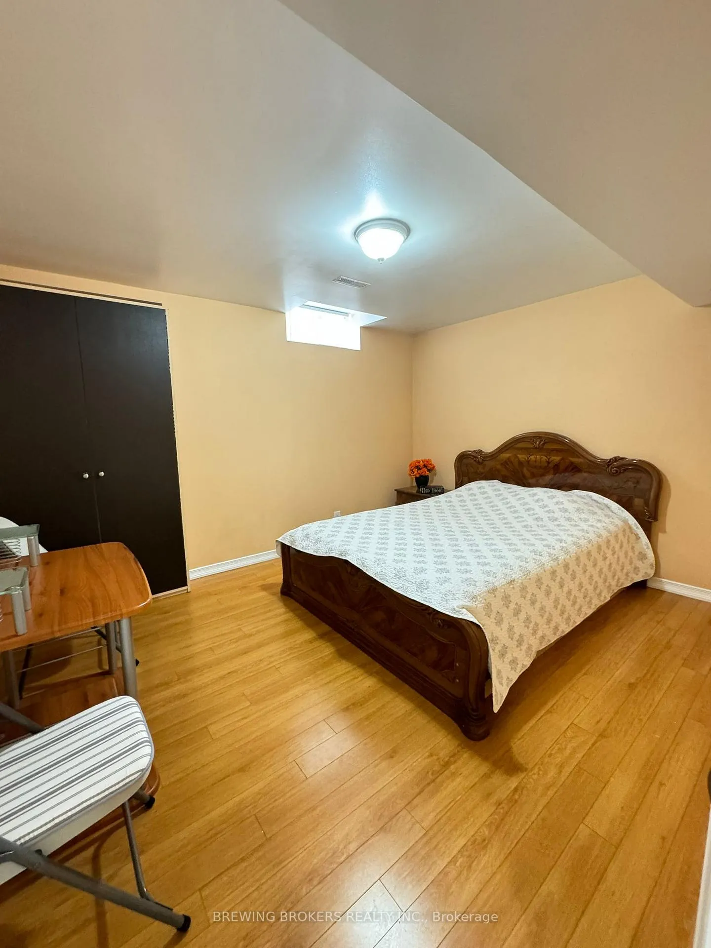 Photo 3 of 42 Keefer Court, Vaughan, Brownridge — HOMEH