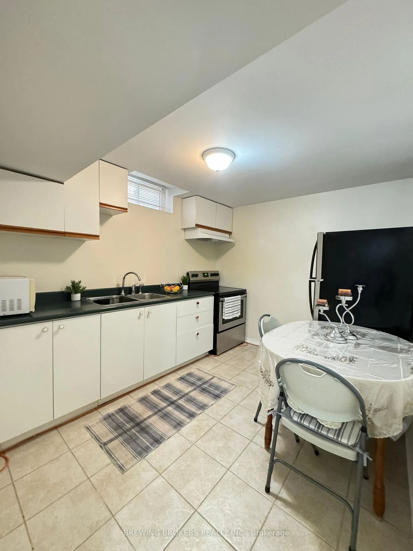 Photo 5 of 42 Keefer Court, Vaughan, Brownridge — HOMEH