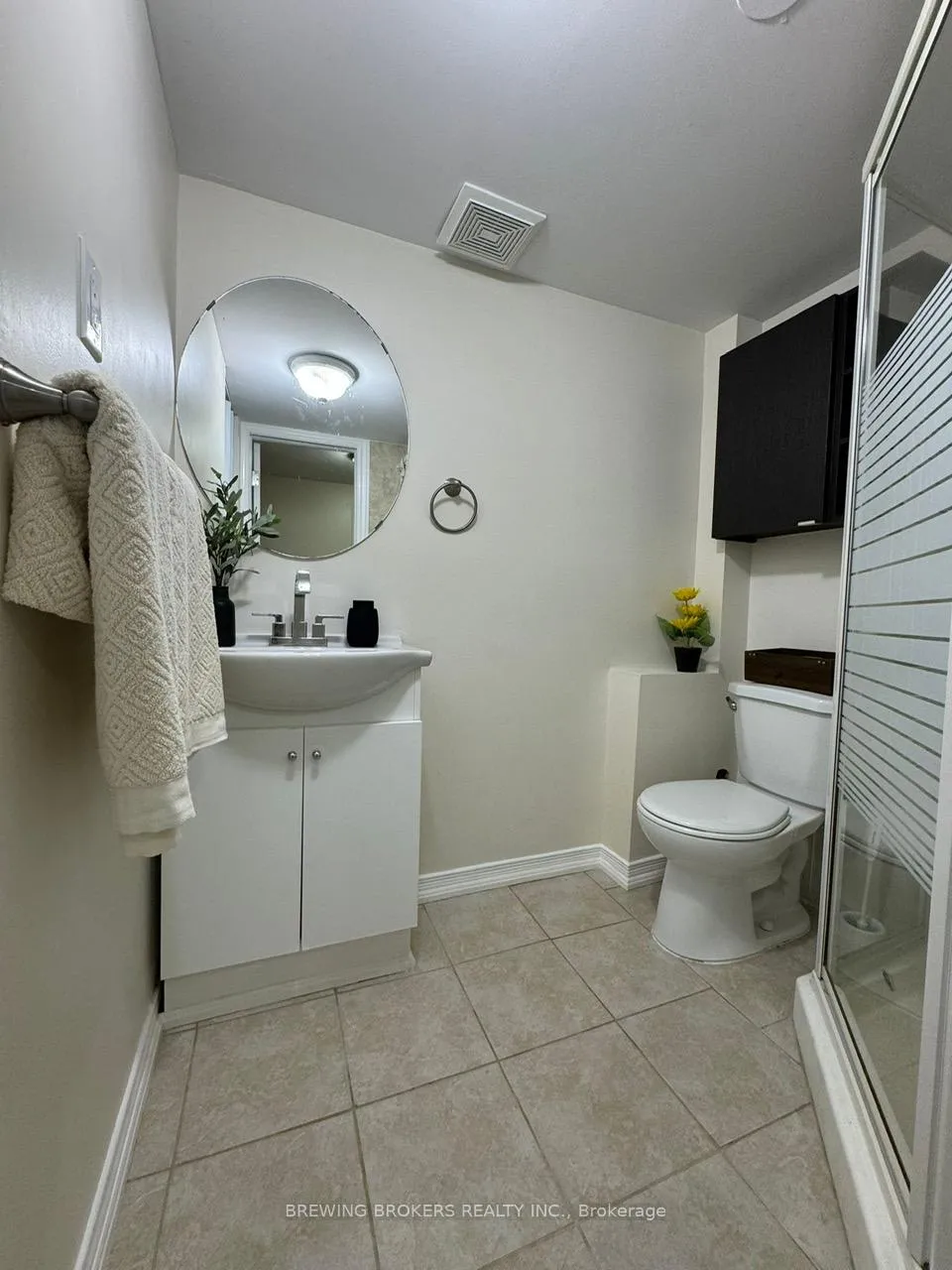 Photo 7 of 42 Keefer Court, Vaughan, Brownridge — HOMEH