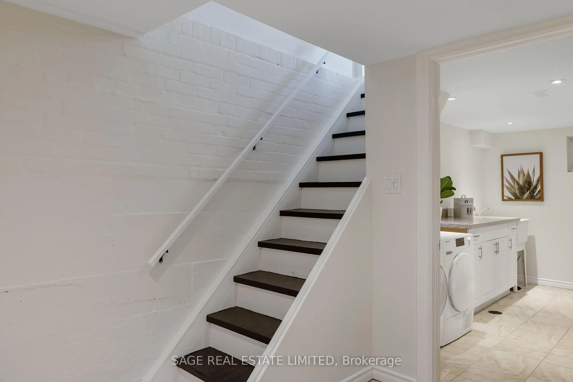 Photo 35 of 292A Woodfield Road, Toronto, Greenwood-Coxwell — HOMEH