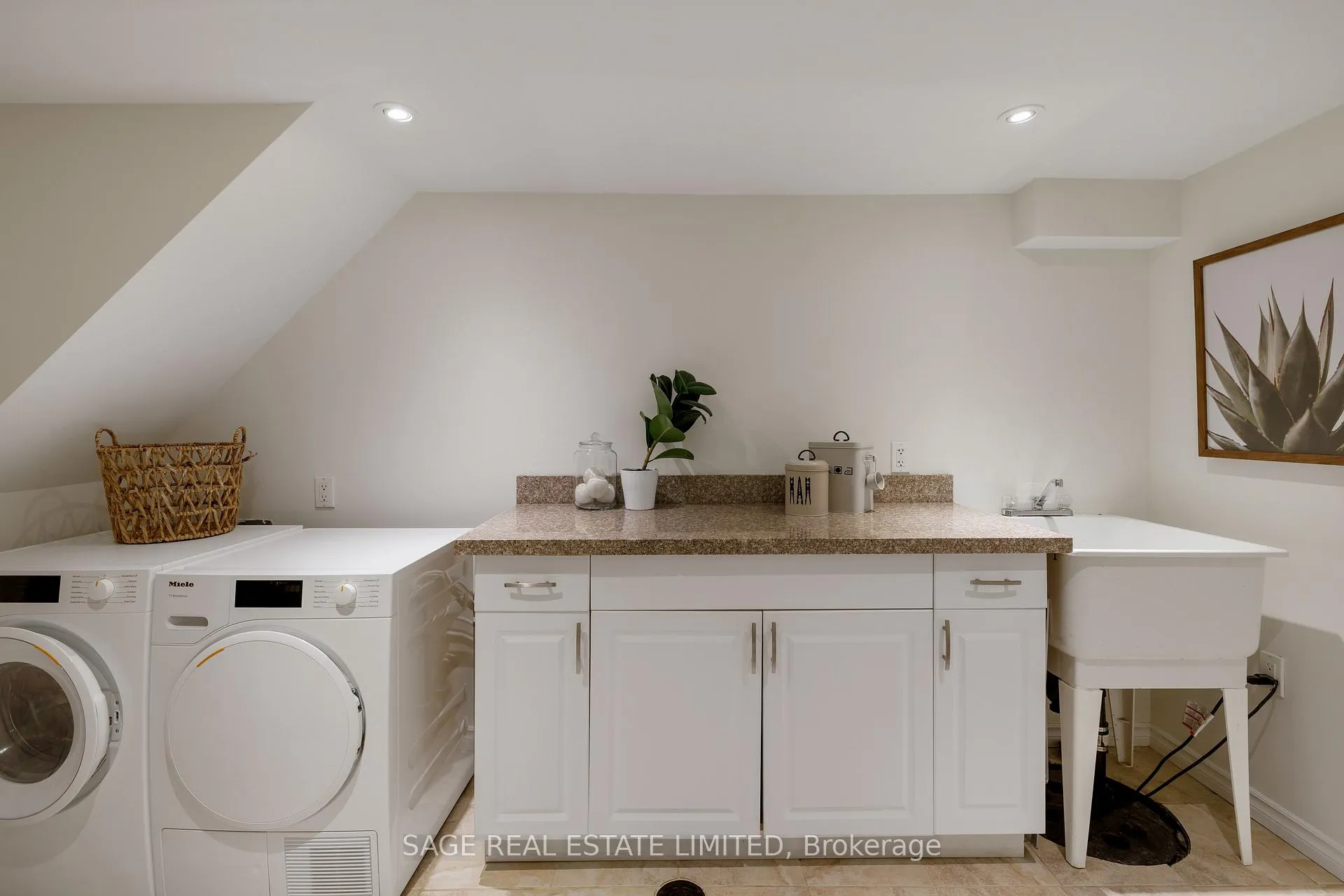 Photo 39 of 292A Woodfield Road, Toronto, Greenwood-Coxwell — HOMEH