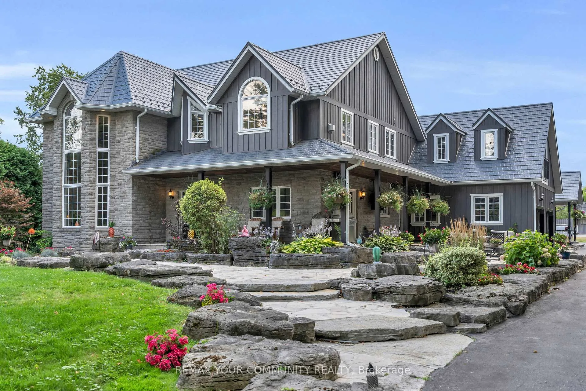 Photo 2 of 515 Lake Drive E, Georgina, Historic Lakeshore Communities — HOMEH