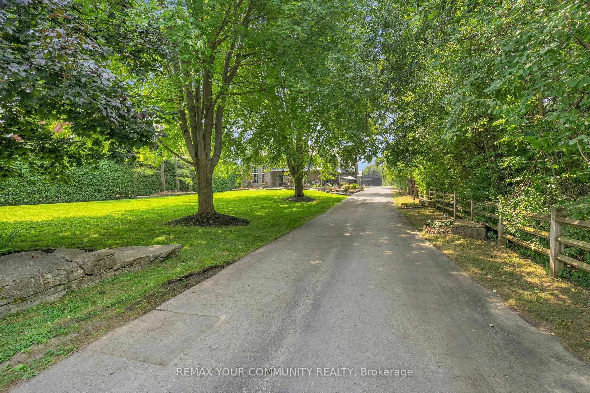 Photo 3 of 515 Lake Drive E, Georgina, Historic Lakeshore Communities — HOMEH