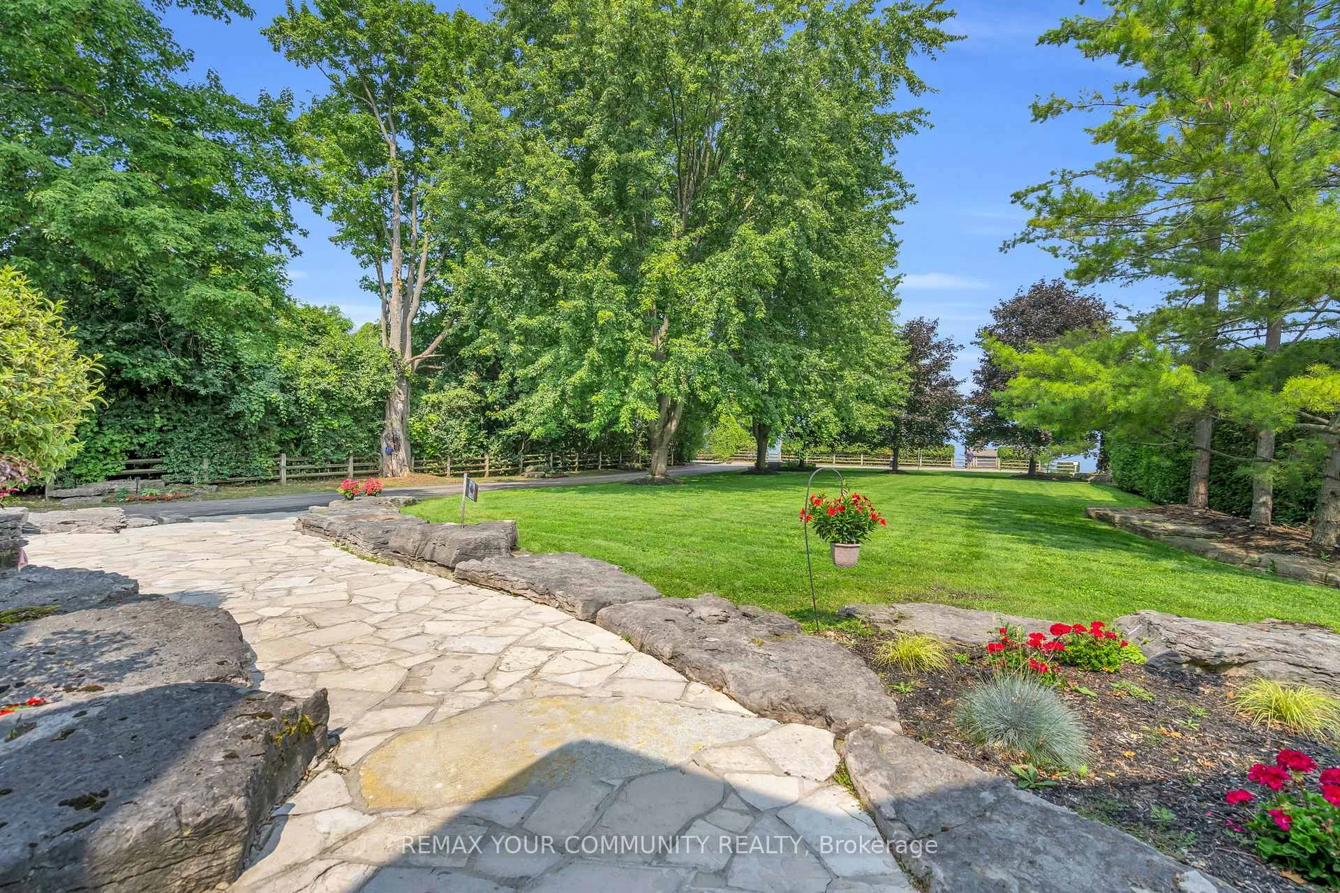 Photo 11 of 515 Lake Drive E, Georgina, Historic Lakeshore Communities — HOMEH