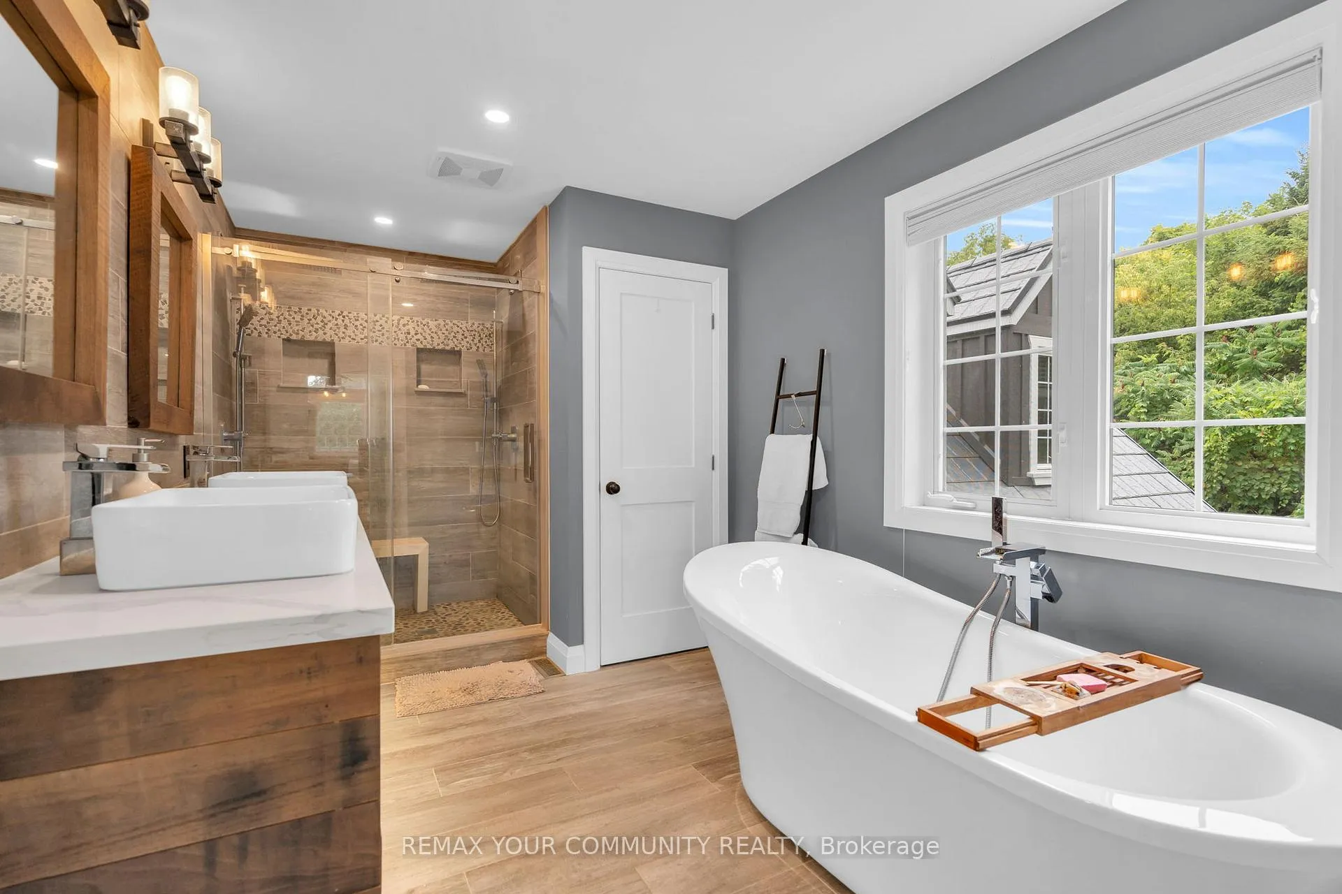 Photo 31 of 515 Lake Drive E, Georgina, Historic Lakeshore Communities — HOMEH