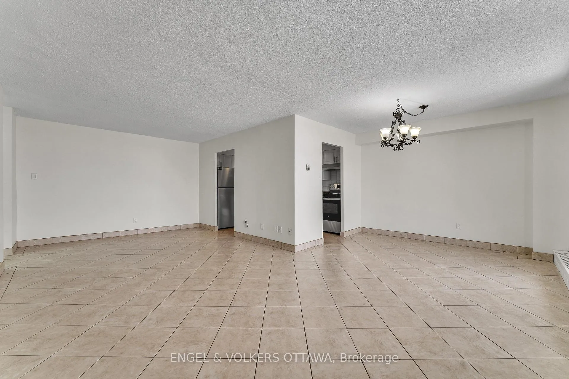 Photo 7 of Unit 2002, 665 Bathgate Drive, Ottawa, Carson Meadows — HOMEH