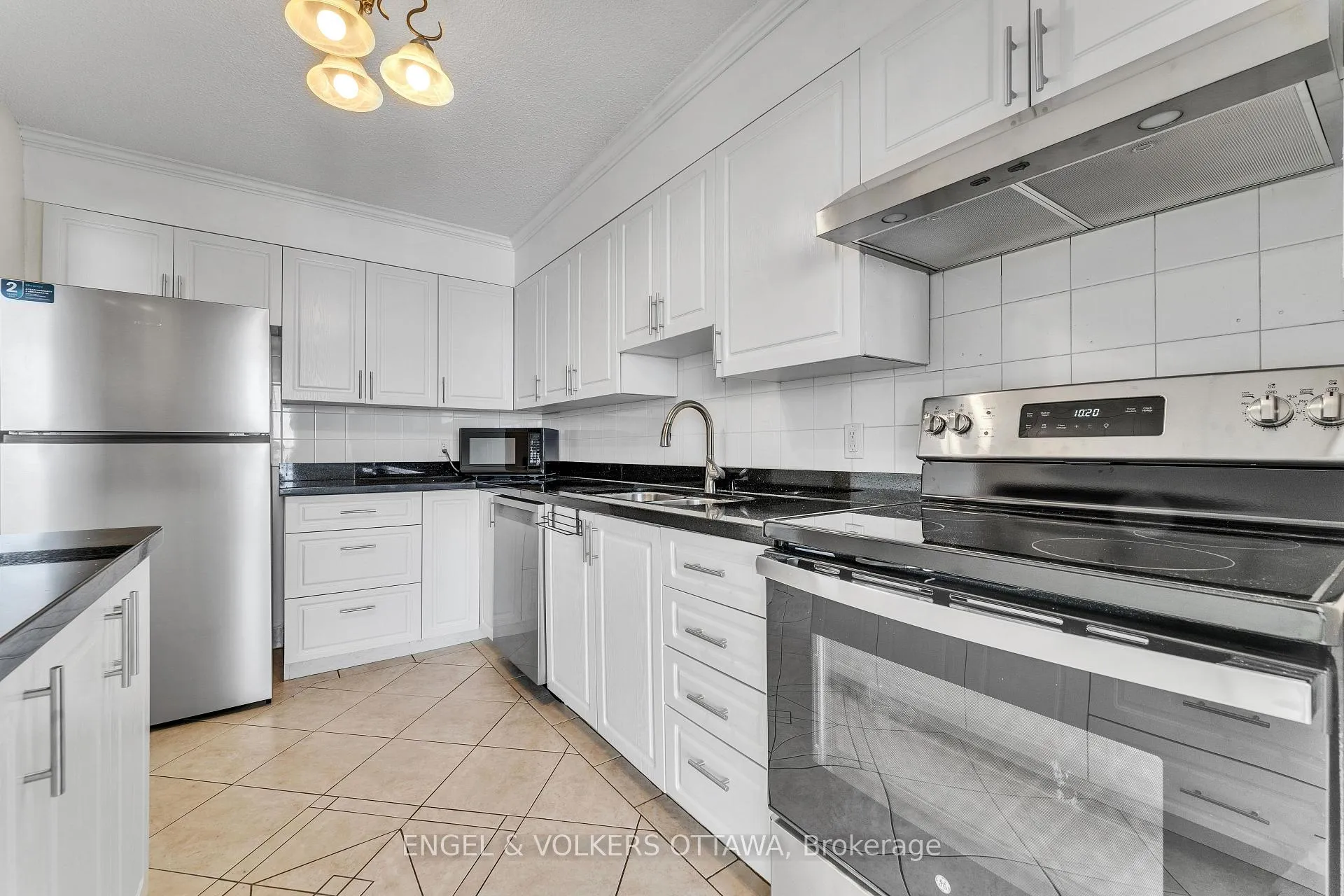 Photo 9 of Unit 2002, 665 Bathgate Drive, Ottawa, Carson Meadows — HOMEH