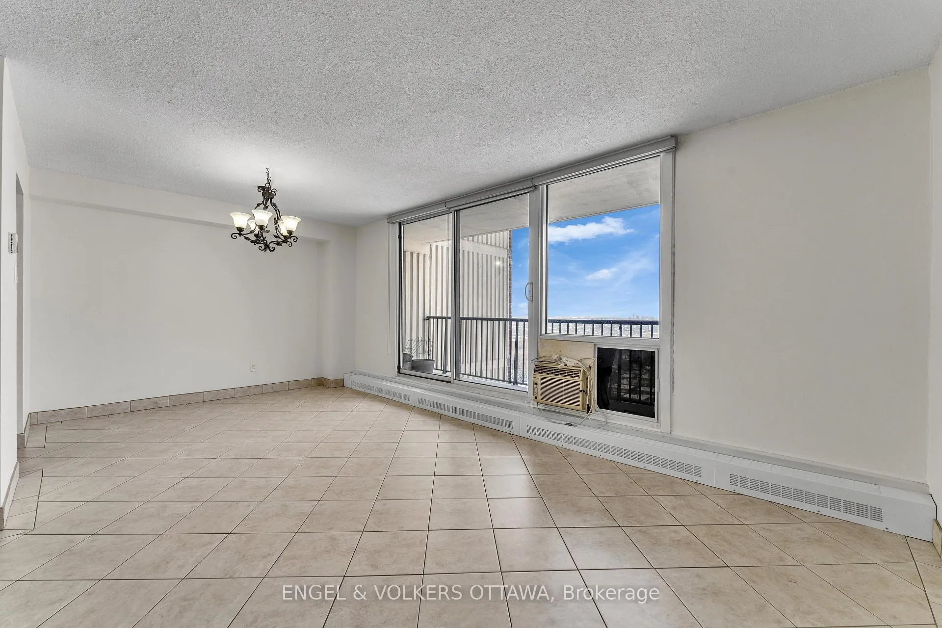 Photo 5 of Unit 2002, 665 Bathgate Drive, Ottawa, Carson Meadows — HOMEH