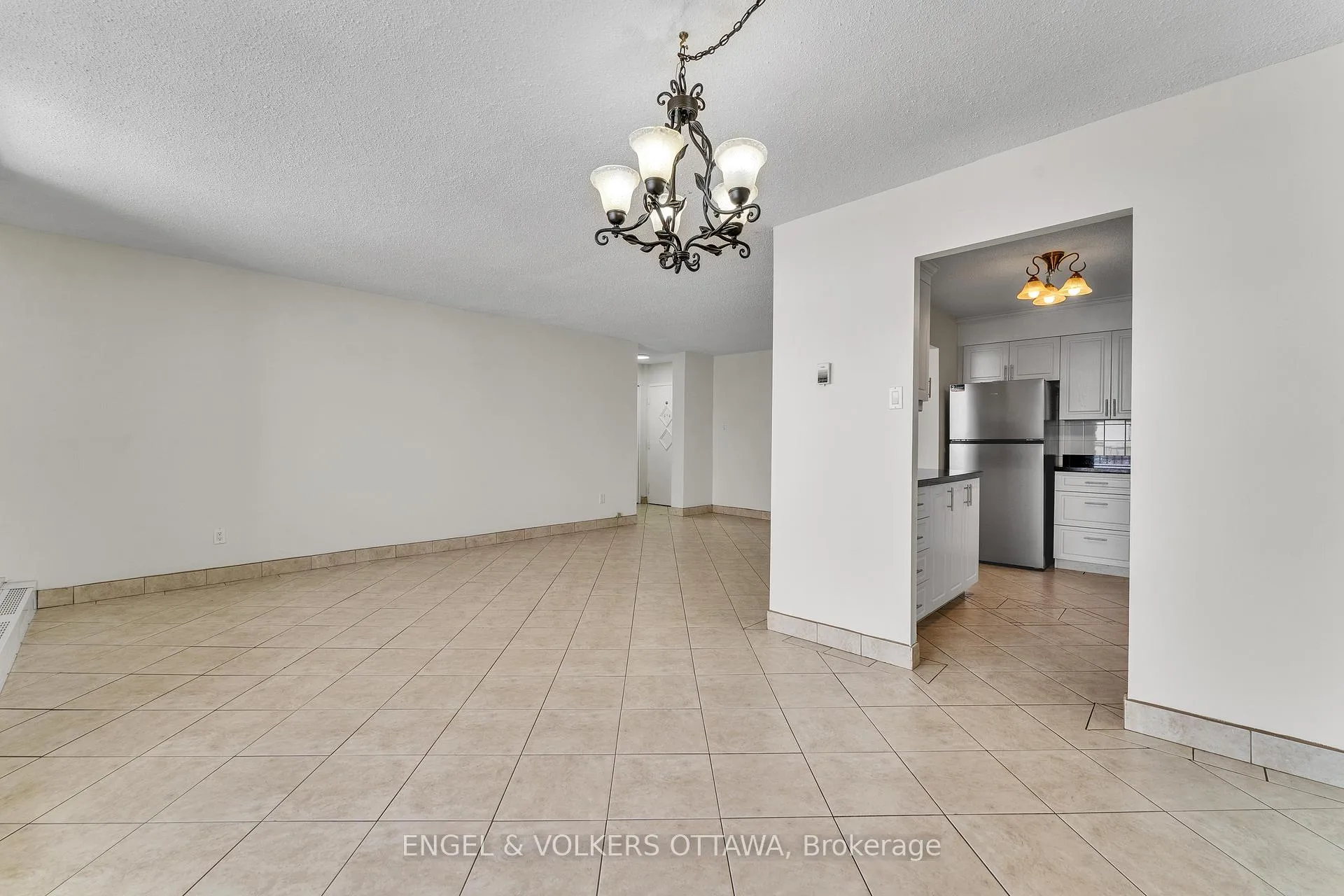 Photo 8 of Unit 2002, 665 Bathgate Drive, Ottawa, Carson Meadows — HOMEH