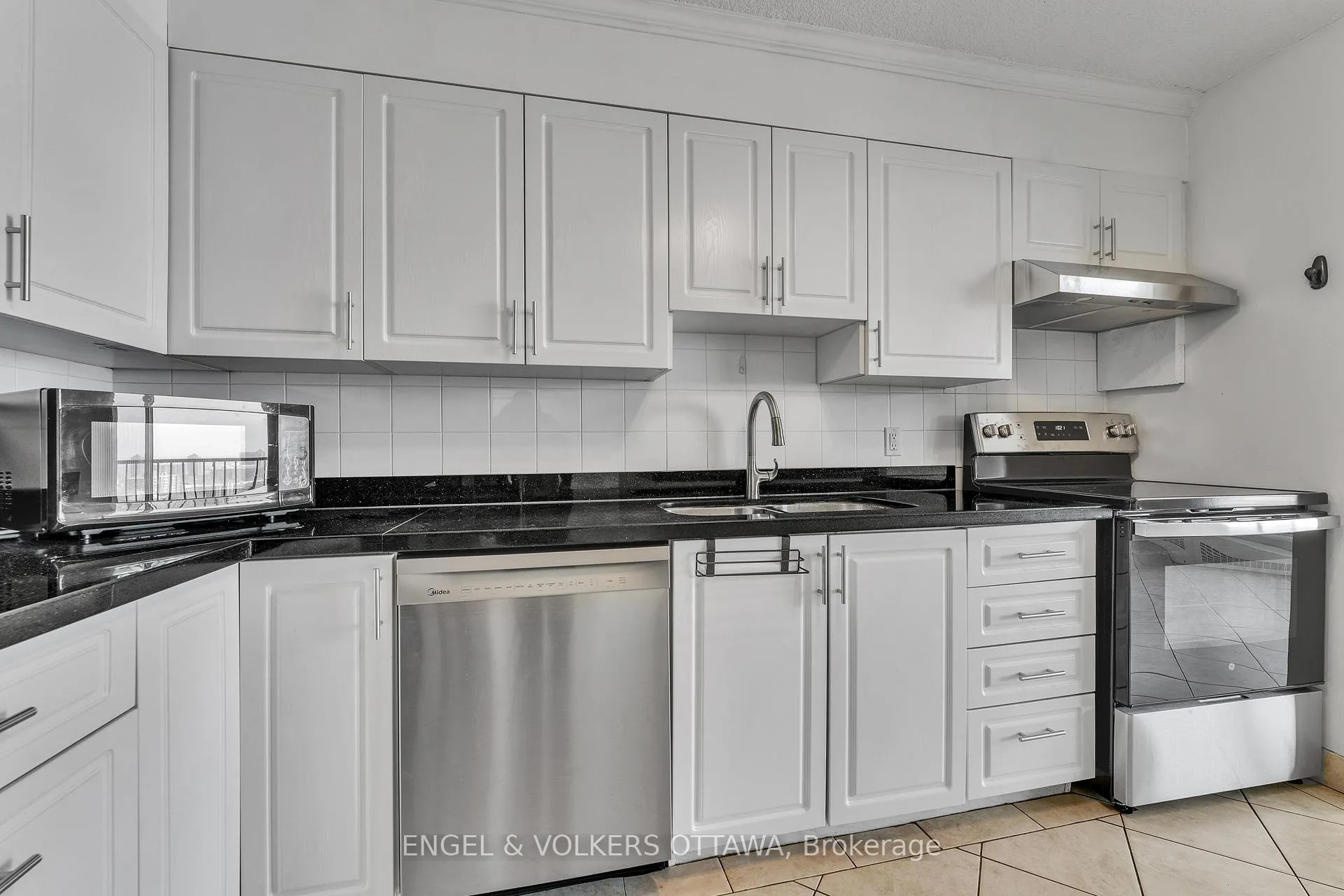 Photo 11 of Unit 2002, 665 Bathgate Drive, Ottawa, Carson Meadows — HOMEH
