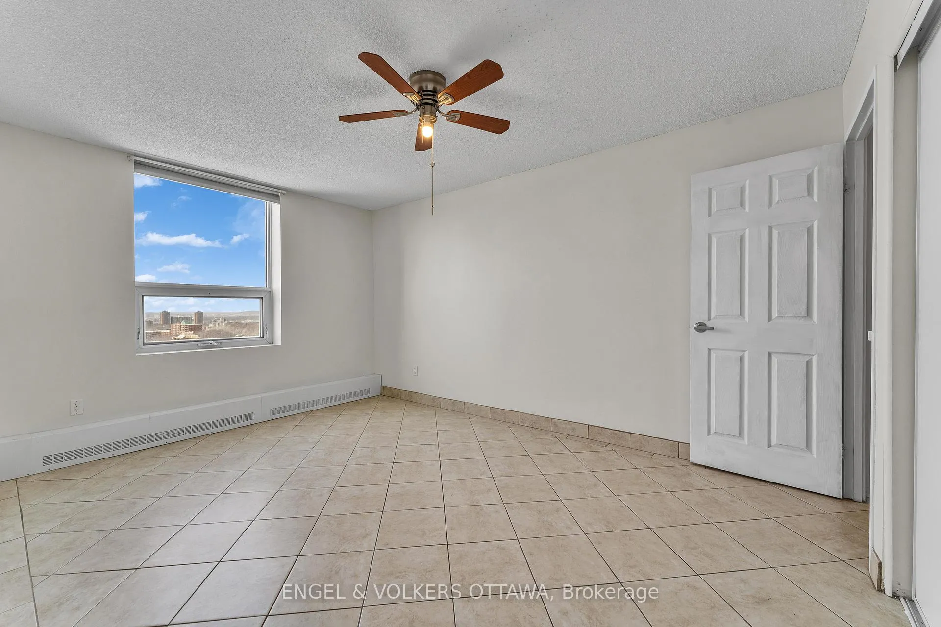 Photo 14 of Unit 2002, 665 Bathgate Drive, Ottawa, Carson Meadows — HOMEH