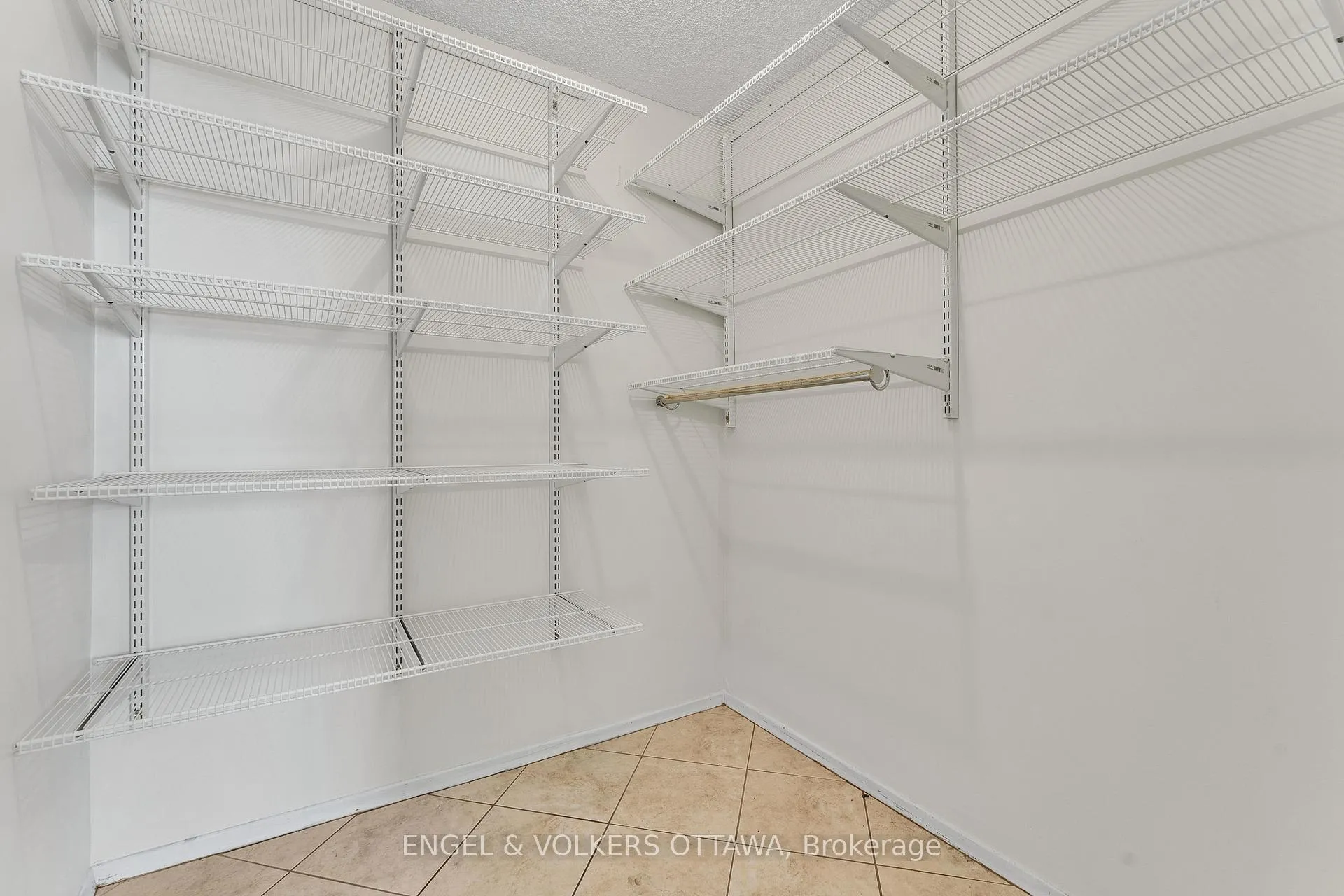 Photo 16 of Unit 2002, 665 Bathgate Drive, Ottawa, Carson Meadows — HOMEH