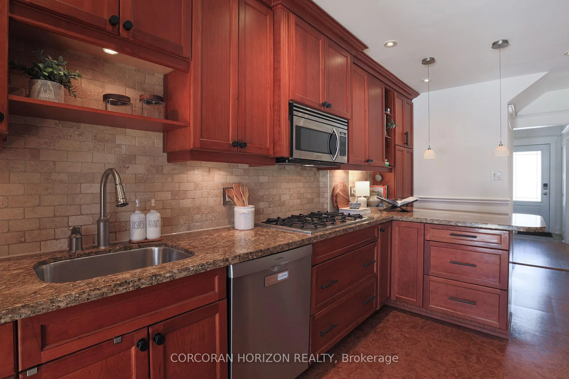 Photo 10 of 103 Manor Road E, Toronto, Mount Pleasant West — HOMEH