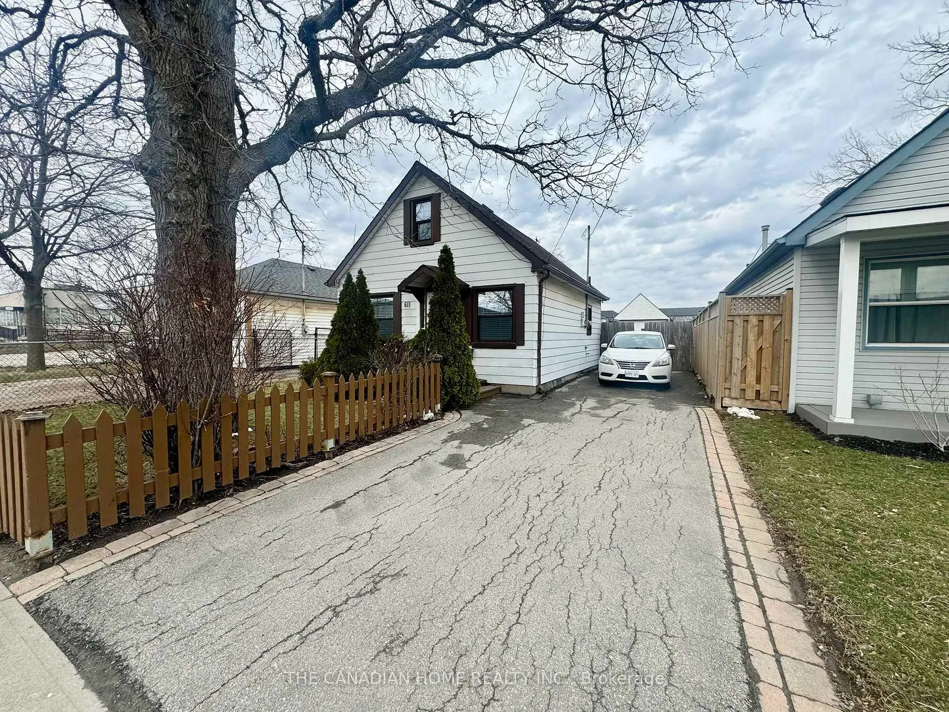 Photo 2 of 611 Rennie Street, Hamilton, Parkview — HOMEH