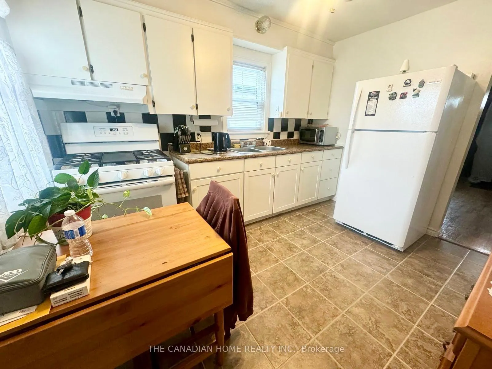 Photo 8 of 611 Rennie Street, Hamilton, Parkview — HOMEH