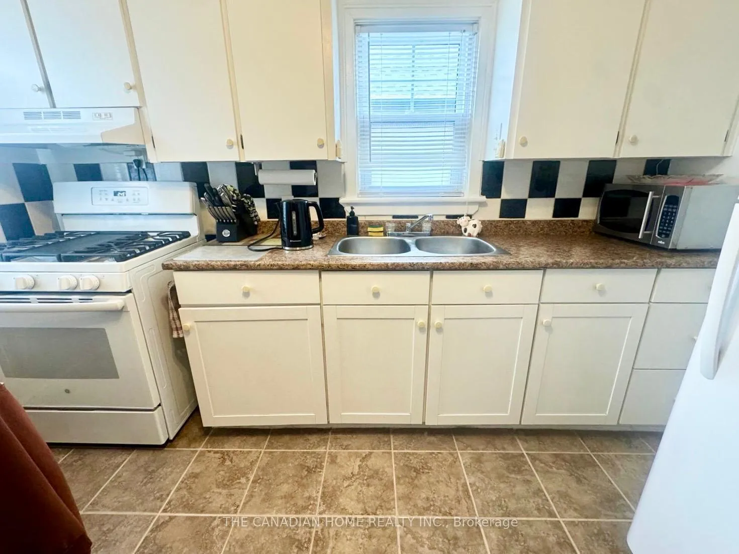 Photo 9 of 611 Rennie Street, Hamilton, Parkview — HOMEH