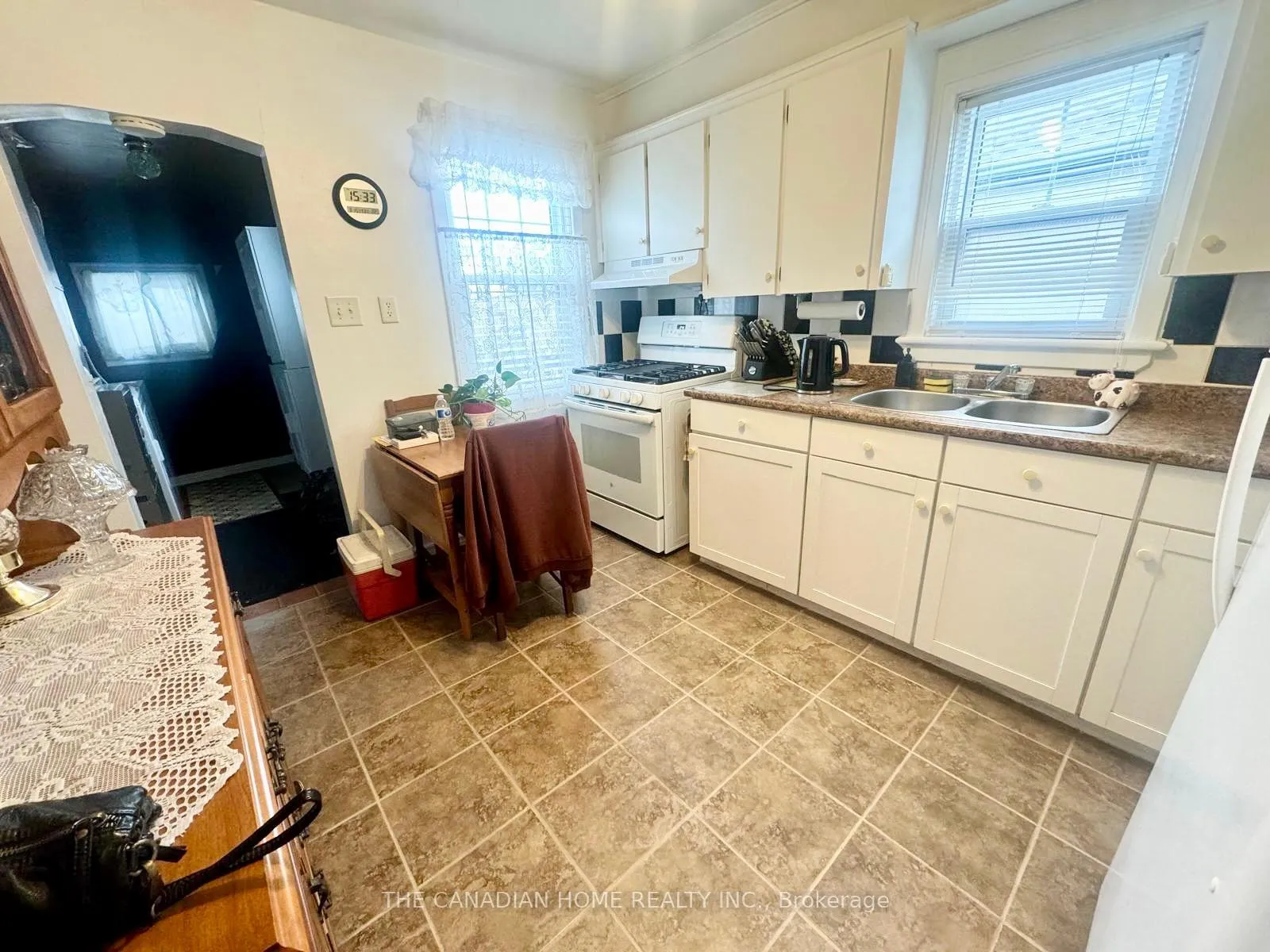 Photo 10 of 611 Rennie Street, Hamilton, Parkview — HOMEH