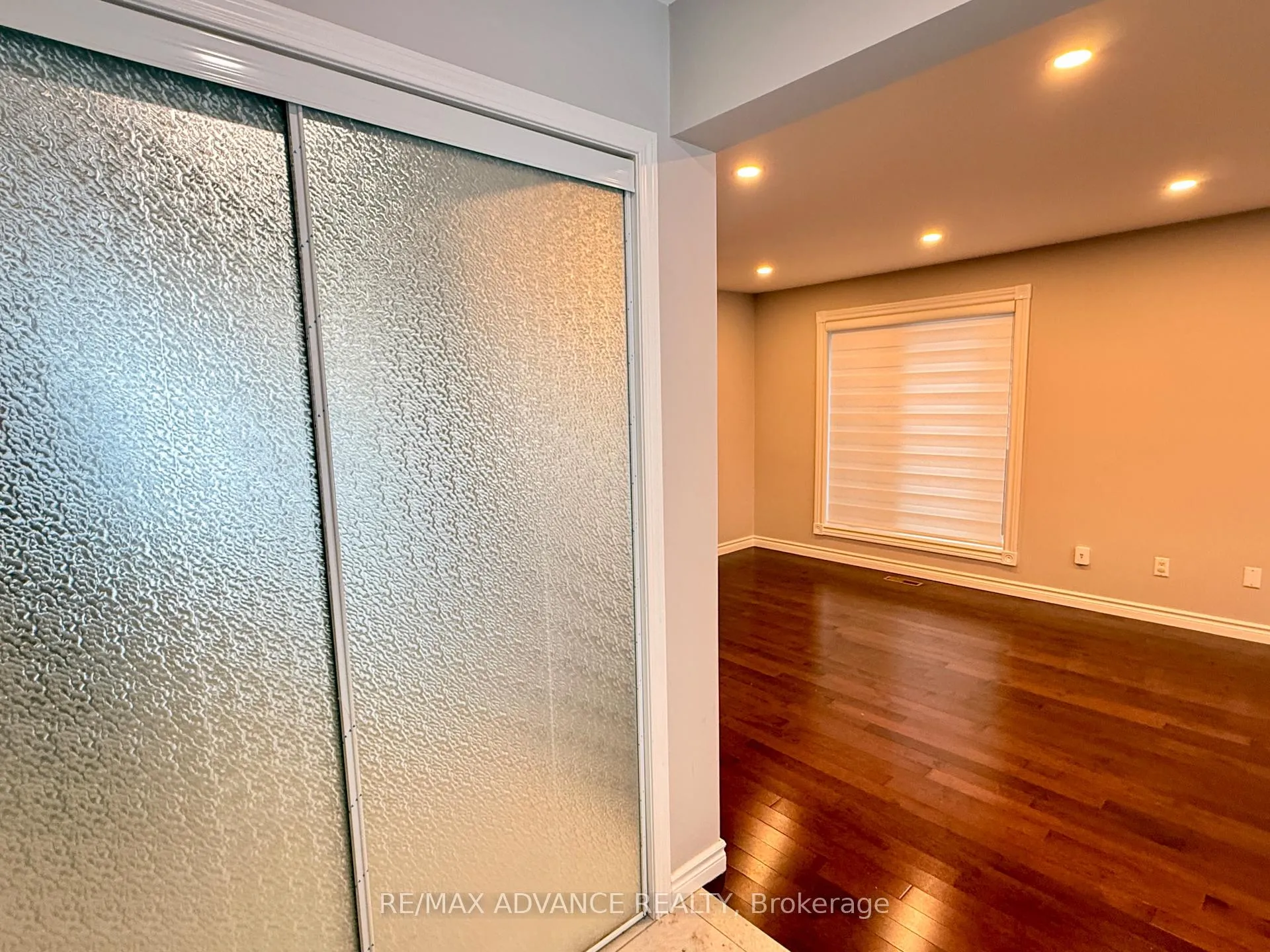 Photo 4 of 69 Aries Crescent, Markham, Berczy — HOMEH
