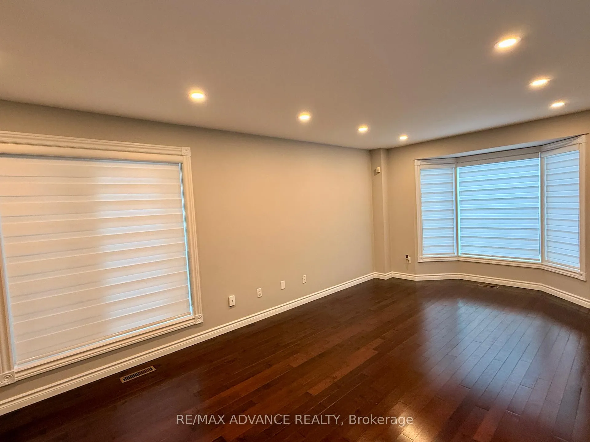 Photo 5 of 69 Aries Crescent, Markham, Berczy — HOMEH