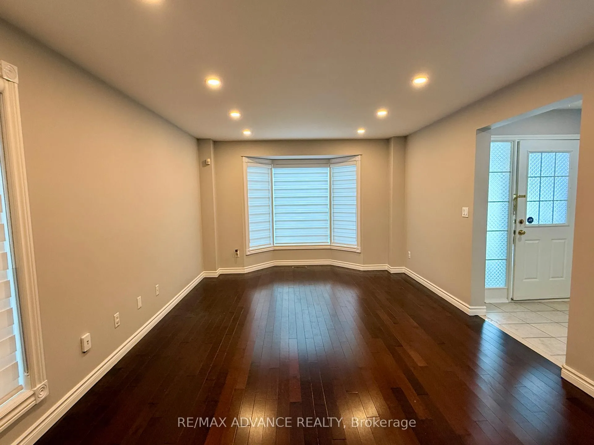 Photo 7 of 69 Aries Crescent, Markham, Berczy — HOMEH