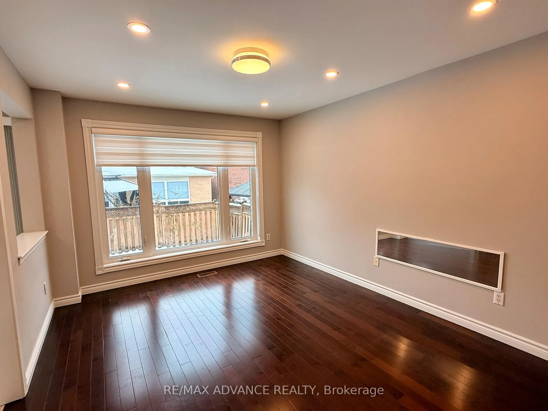 Photo 8 of 69 Aries Crescent, Markham, Berczy — HOMEH