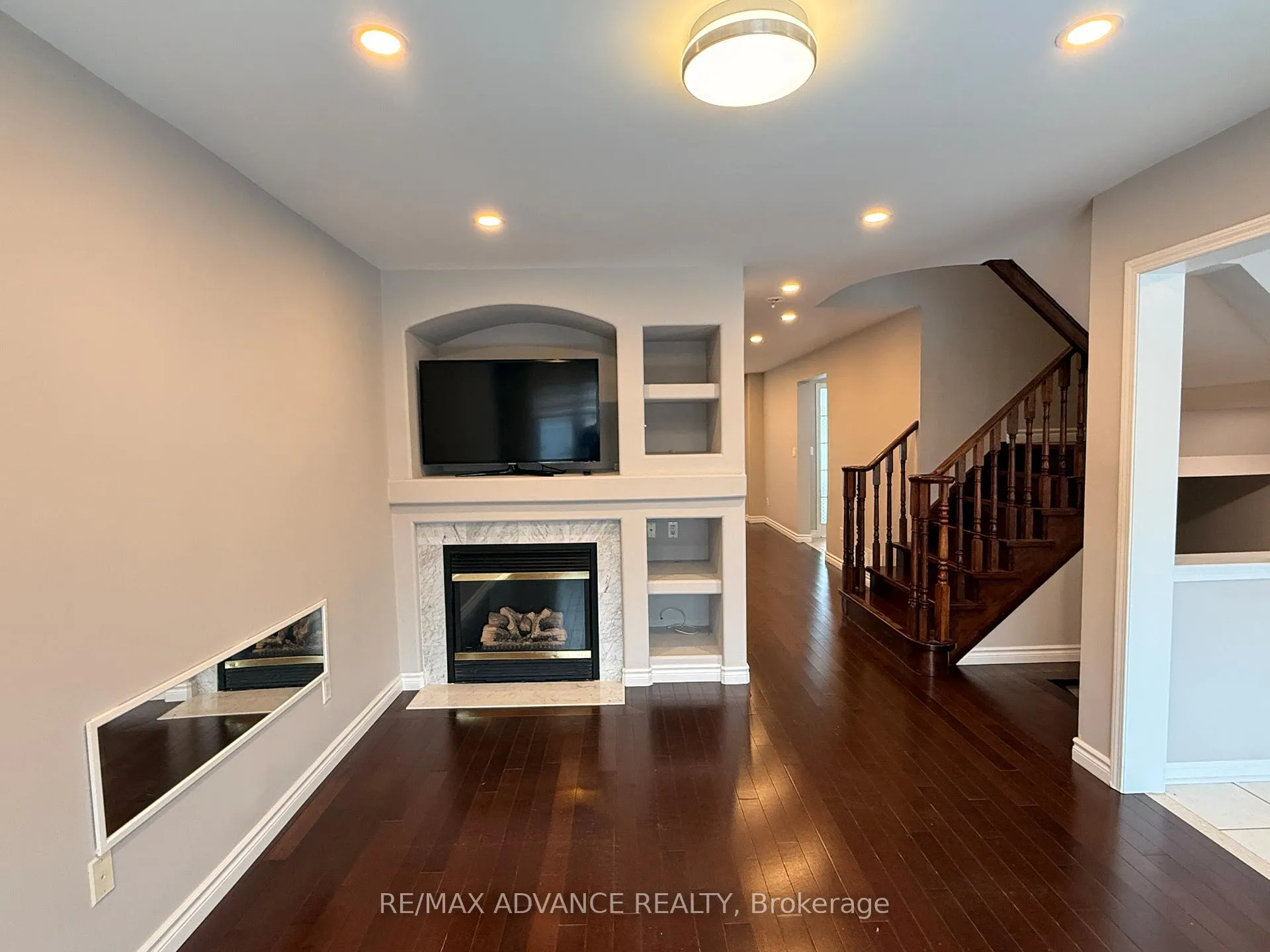 Photo 9 of 69 Aries Crescent, Markham, Berczy — HOMEH