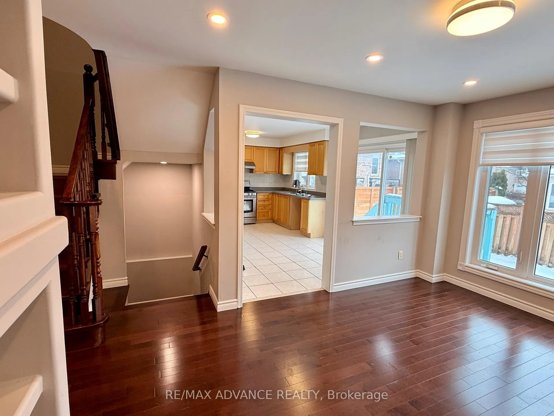 Photo 10 of 69 Aries Crescent, Markham, Berczy — HOMEH